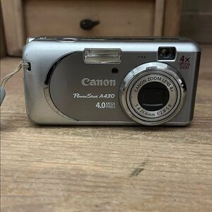 Canon Powershot A430 Digital Camera 4.0 Megapixel 4X Optical Zoom & Bag